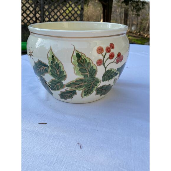 Planter Bowl "Classic Christmas" by Kathy Hatch Holly design Apx 6 x 9inches EUC - Picture 1 of 12